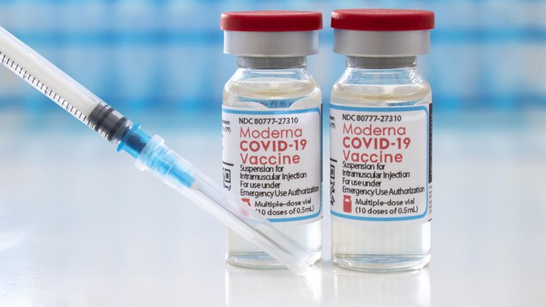 Un video en Facebook tergiversa un informe de los CDC sobre las dosis de refuerzo de la vacuna contra el COVID-19