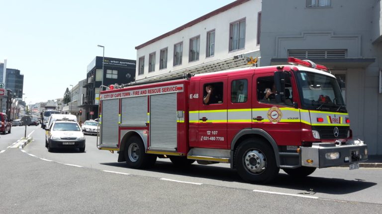 Publicaciones en redes distorsionan cuestionable estudio sobre vacunación contra el COVID-19 y llamadas a servicios médicos de emergencia