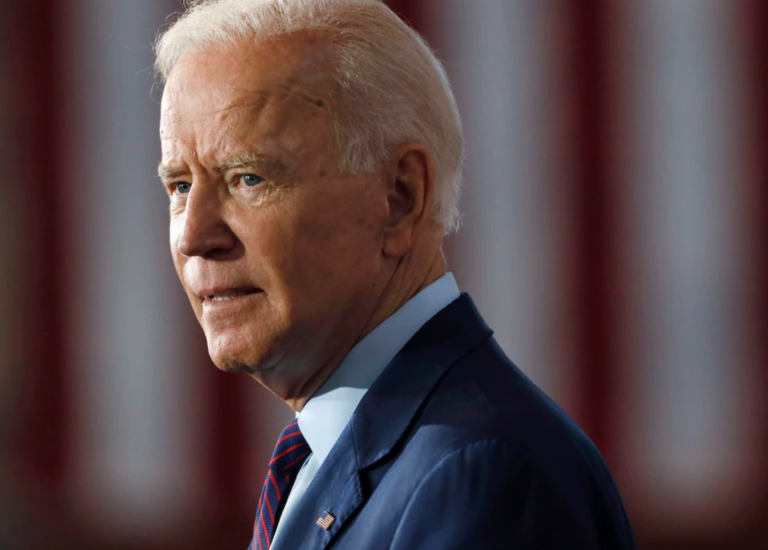 Biden se adjudica demasiado mérito por la disminución de muertes por COVID-19