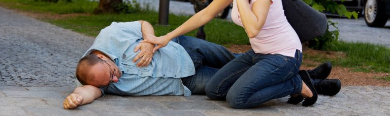 Publicaciones relacionan infundadamente a los Síndromes de Muerte Súbita por Arritmia con las vacunas contra el COVID-19