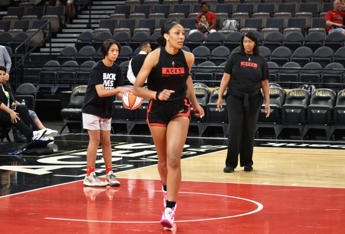 4: Las Vegas Aces realiza una jugada ofensiva ante Connecticut Sun durante el primer partido de la serie final de la WNBA. Domingo 11 de septiembre de 2022 en Michelob Ultra Arena, en Las Vegas. (Foto: LAP)