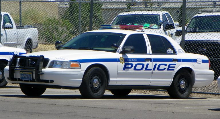 Arrestan a funcionario