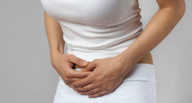 Las vacunas contra el COVID-19 no aumentan el riesgo de aborto espontáneo, contrario a la estadística falsa de Naomi Wolf