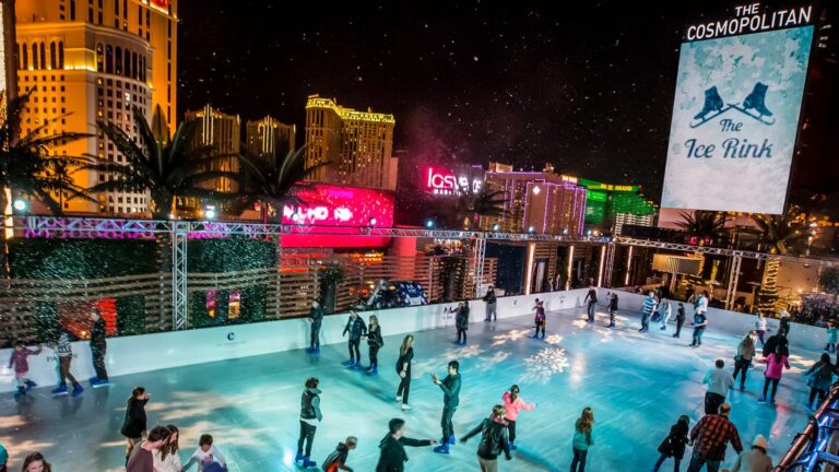 Vuelve la pista de hielo a la azotea del Cosmopolitan de Las Vegas