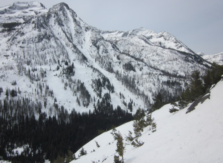 Una mañana nevada en Las Vegas provoca algunos cierres y retrasos