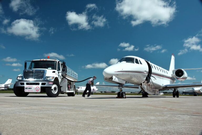 Super Bowl atrae a Phoenix un espectáculo aéreo de aviones privados