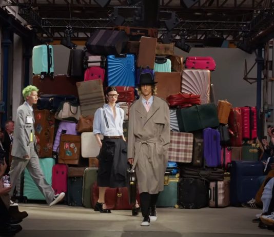 La firma Moschino inauguró la Semana de la Moda Masculina