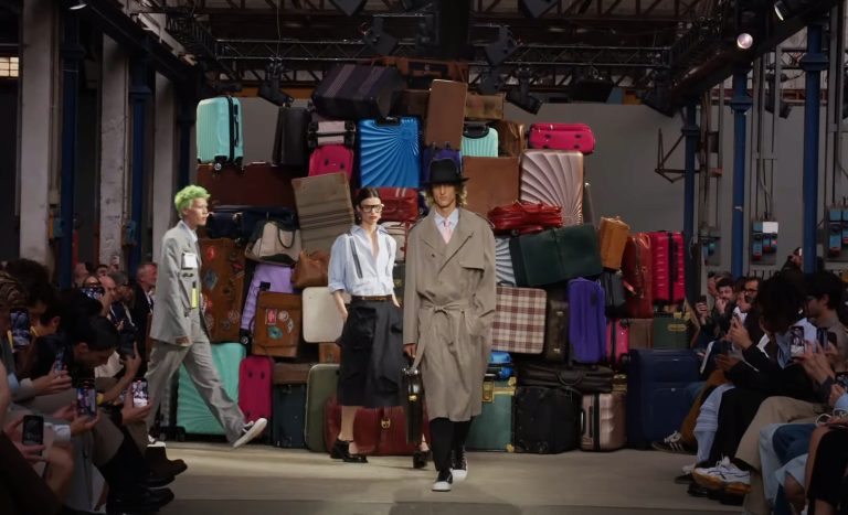 La firma Moschino inauguró la Semana de la Moda Masculina